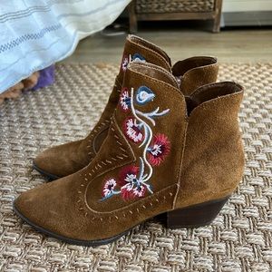 Brown suede ankle boots with embroidery detail